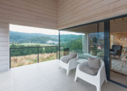 Modernes Blockhaus in der Schweiz - Terrasse