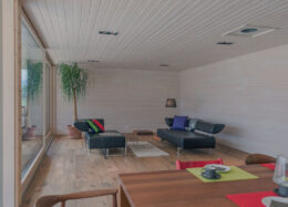 Modernes Blockhaus in der Schweiz - Wohnzimmer