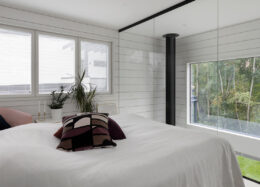 Villa White – Massivholzhaus in Finnland – Schlafzimmer