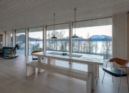 Modernes Holzhaus in Norwegen - Grosse Fenster