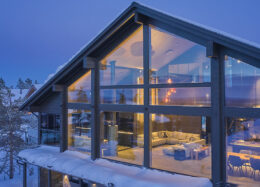 Modernes Massivholzhaus Polar, Große Fenster