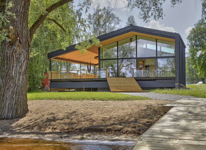 Modernes Holzhaus Villa Hopeapuu